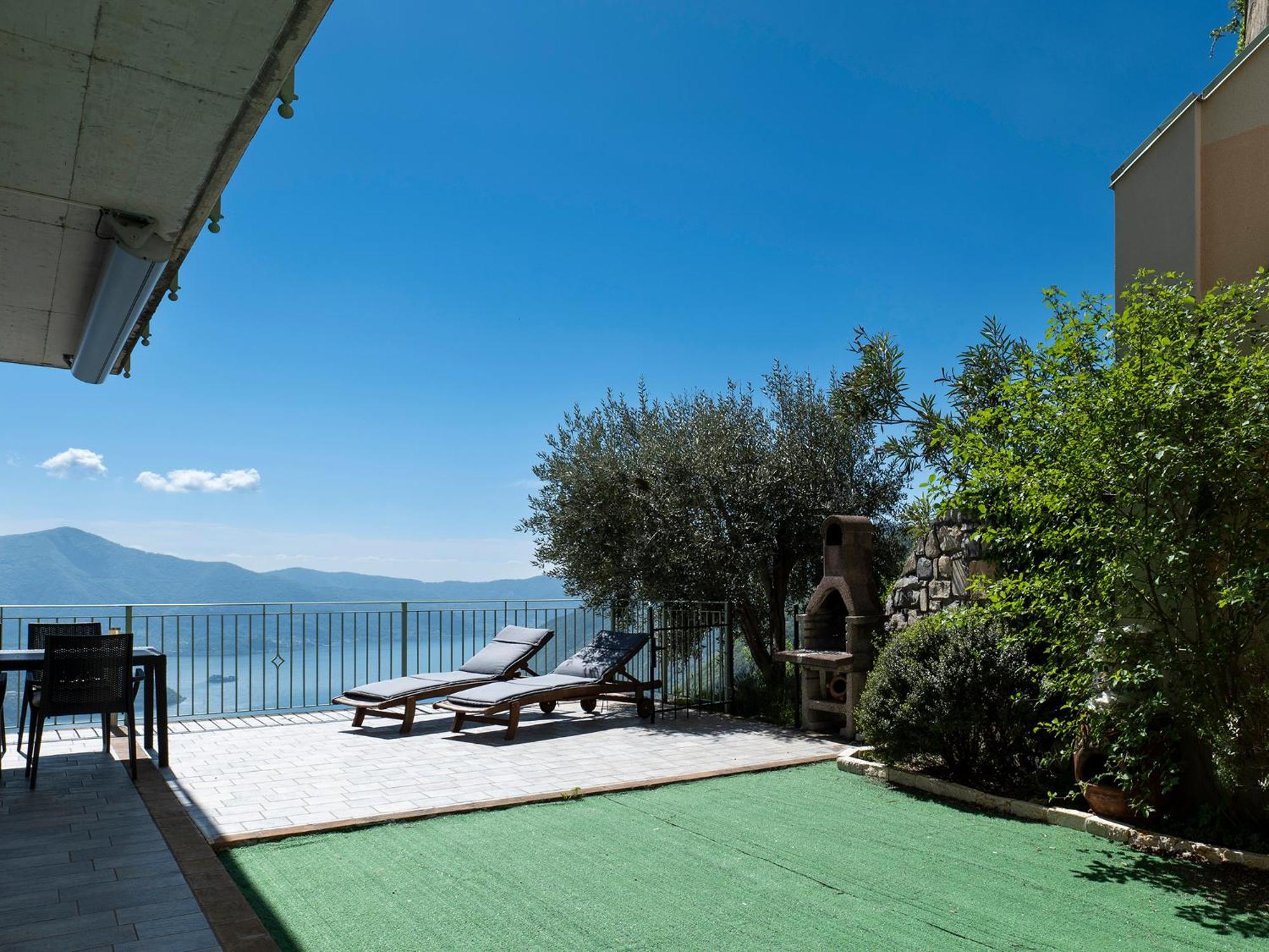 Mantegna - Garden With Lake View And Swimming Pool Parzanica エクステリア 写真
