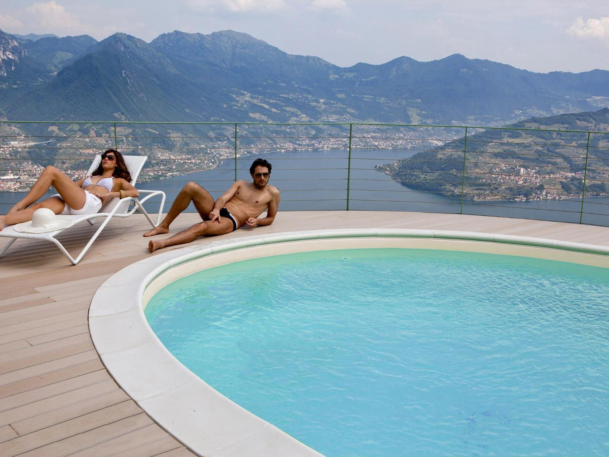 Mantegna - Garden With Lake View And Swimming Pool Parzanica エクステリア 写真
